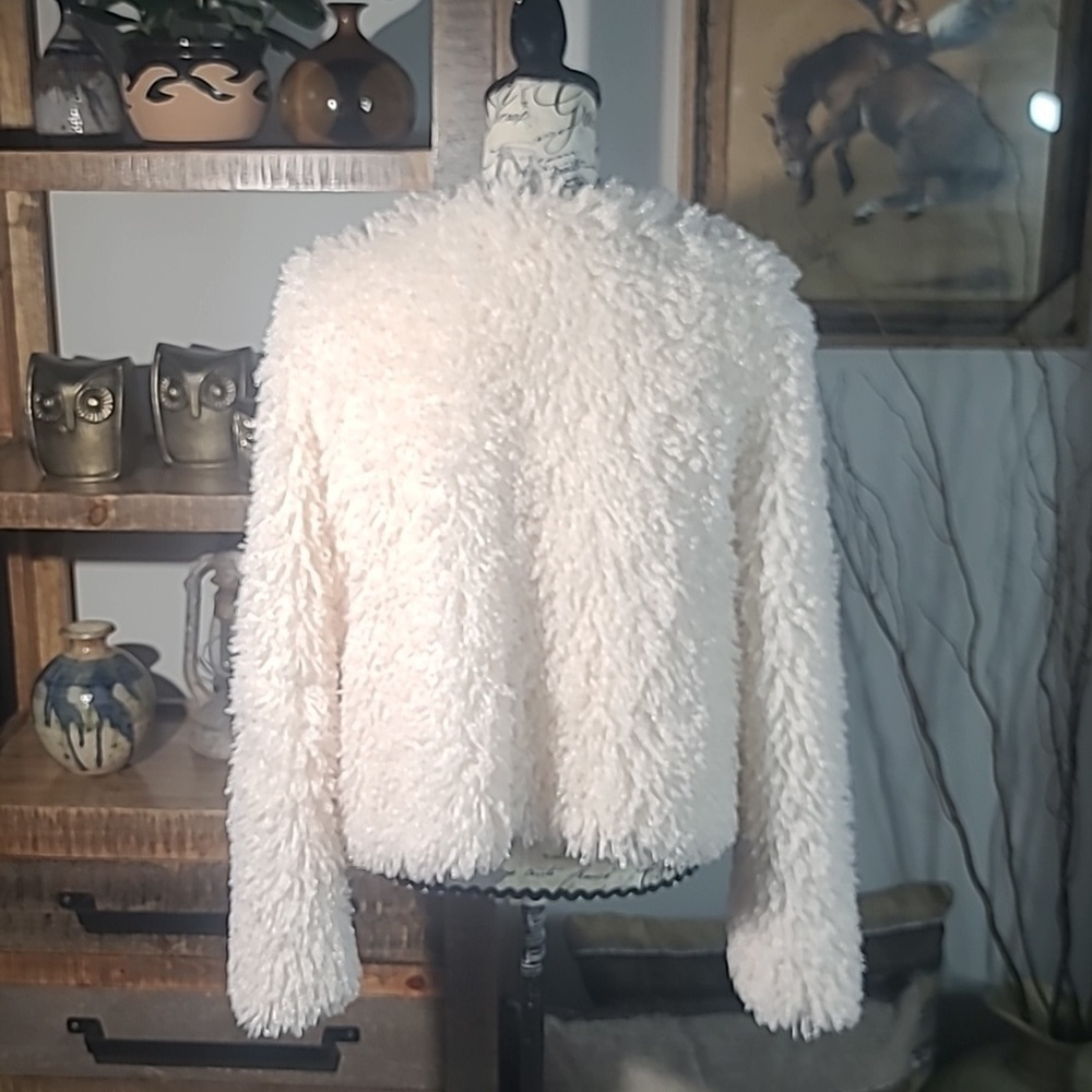 Ashley By 26 Women's Cream Faux Fur Jacket - Picture 6 of 8